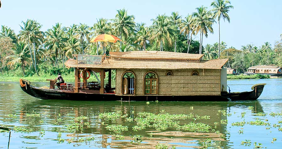 two-bedroom-kerlahouseboats