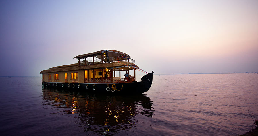 three-befroom-houseboat1