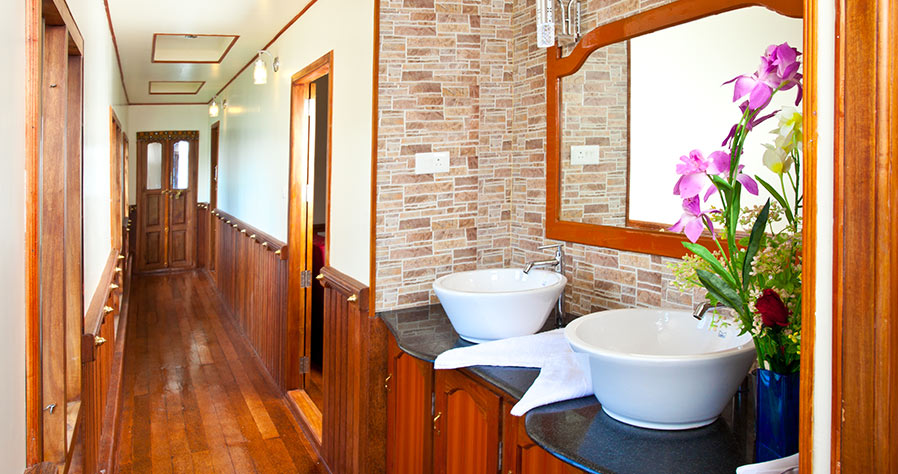 three-befroom-houseboat3