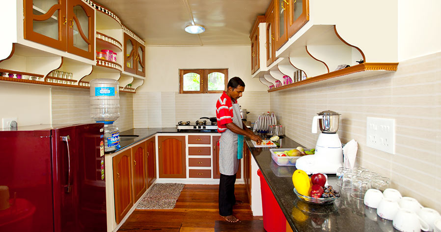three-befroom-houseboat6